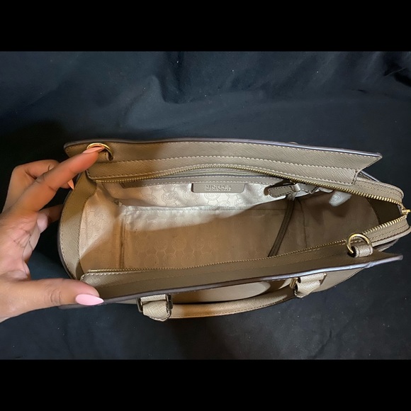 Michael Kors handbag - Picture 2 of 6